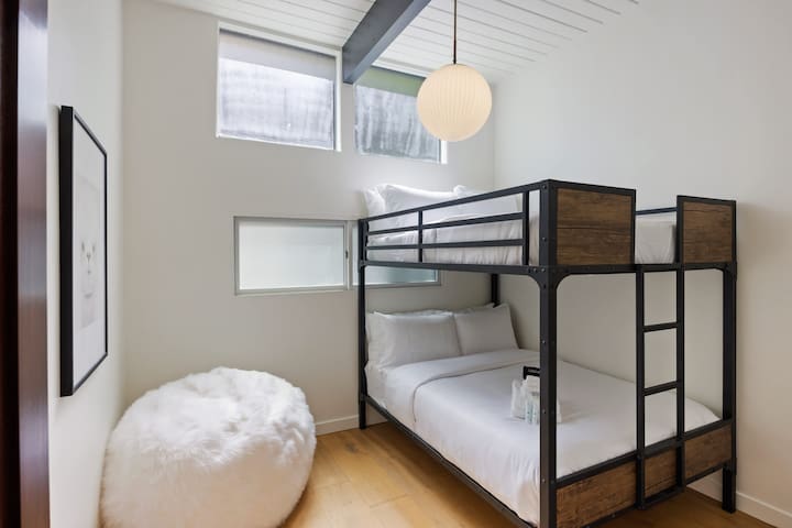 New Listing! Architectural Oasis by Colby & Conrad gallery image 3