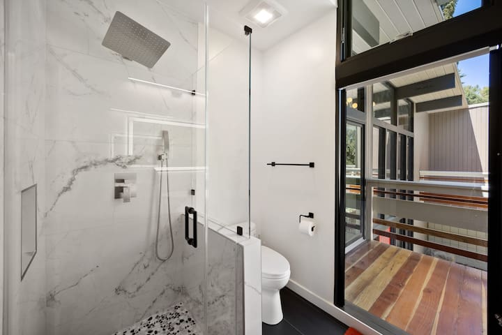 New Listing! Architectural Oasis by Colby & Conrad gallery image 4