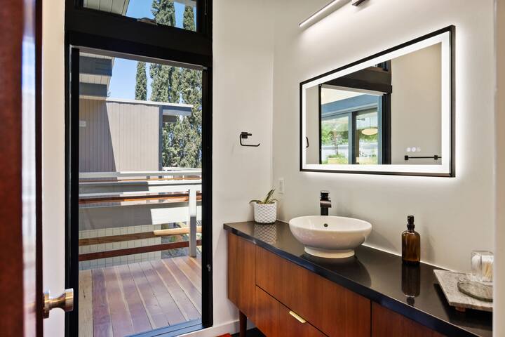 New Listing! Architectural Oasis by Colby & Conrad gallery image 5