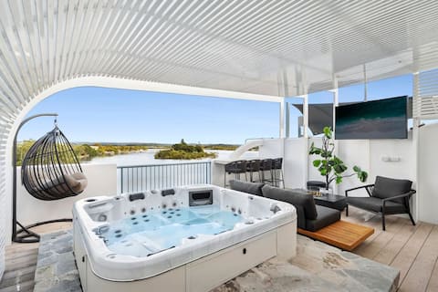Stunning Rooftop Retreat with Private Jacuzzi!