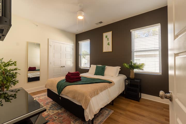 Una habitación cómoda lista para recibirte