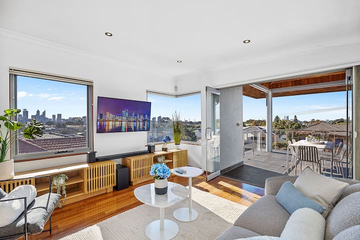 Designer Luxury 3BRD – Epic Views – South Perth gallery image 2