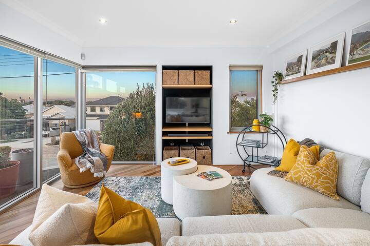 Designer Luxury 3BRD – Epic Views – South Perth gallery image 5