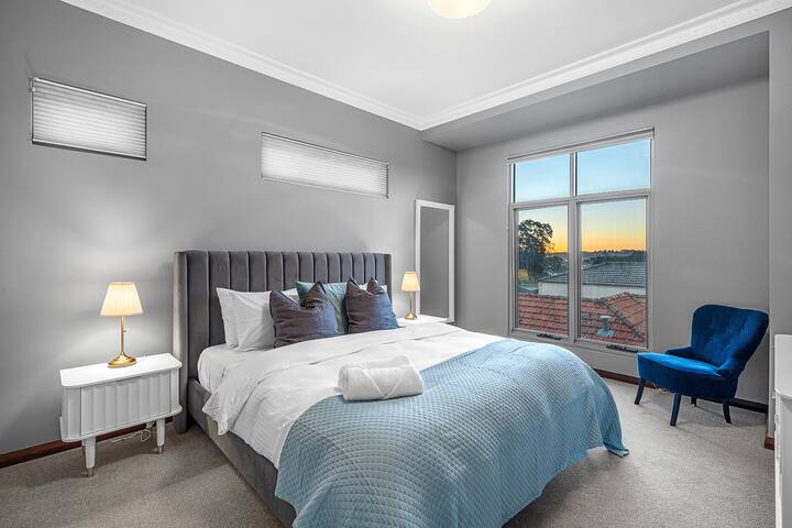 Designer Luxury 3BRD – Epic Views – South Perth gallery image 3