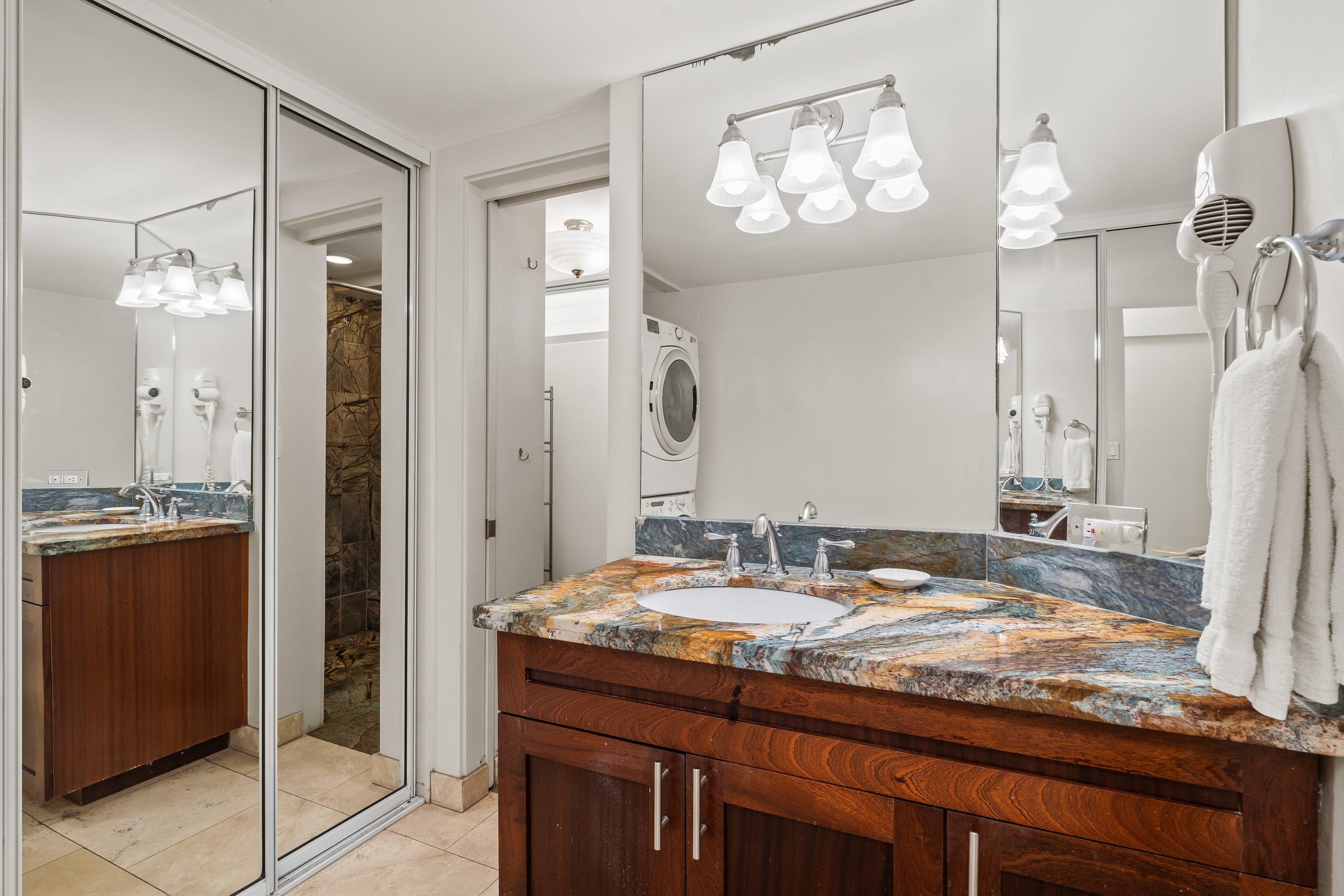Condo in Honolulu · ★4.93 · 1 bedroom · 1 bed · 1 private bath - Image 16