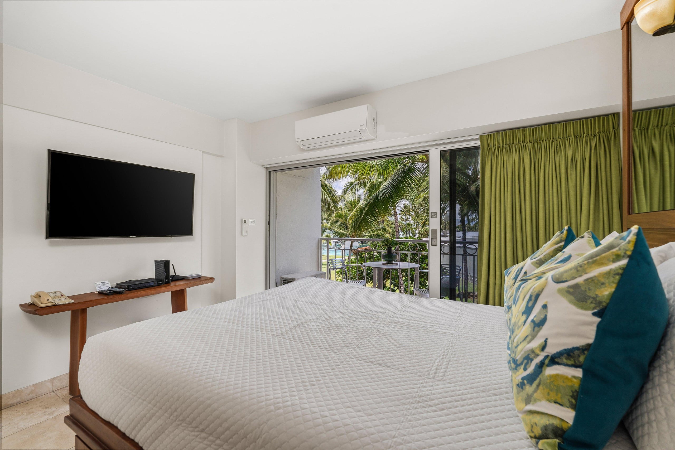 Condo in Honolulu · ★4.93 · 1 bedroom · 1 bed · 1 private bath - Image 6