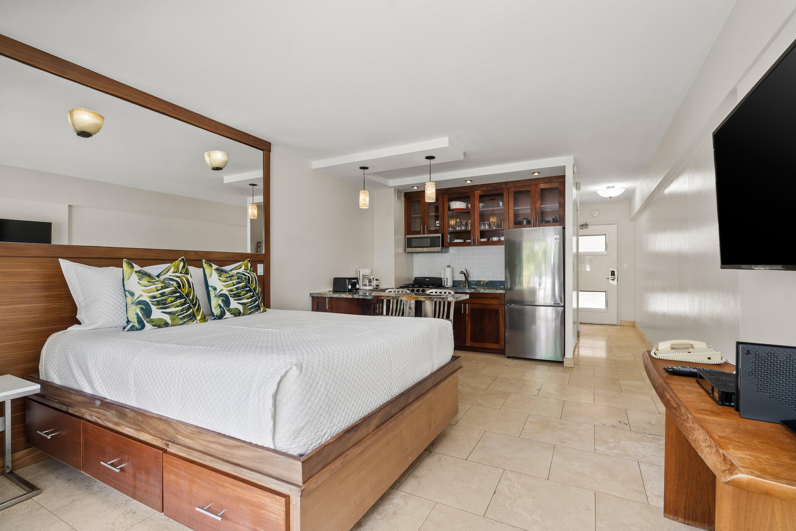Condo in Honolulu · ★4.93 · 1 bedroom · 1 bed · 1 private bath - Image 5