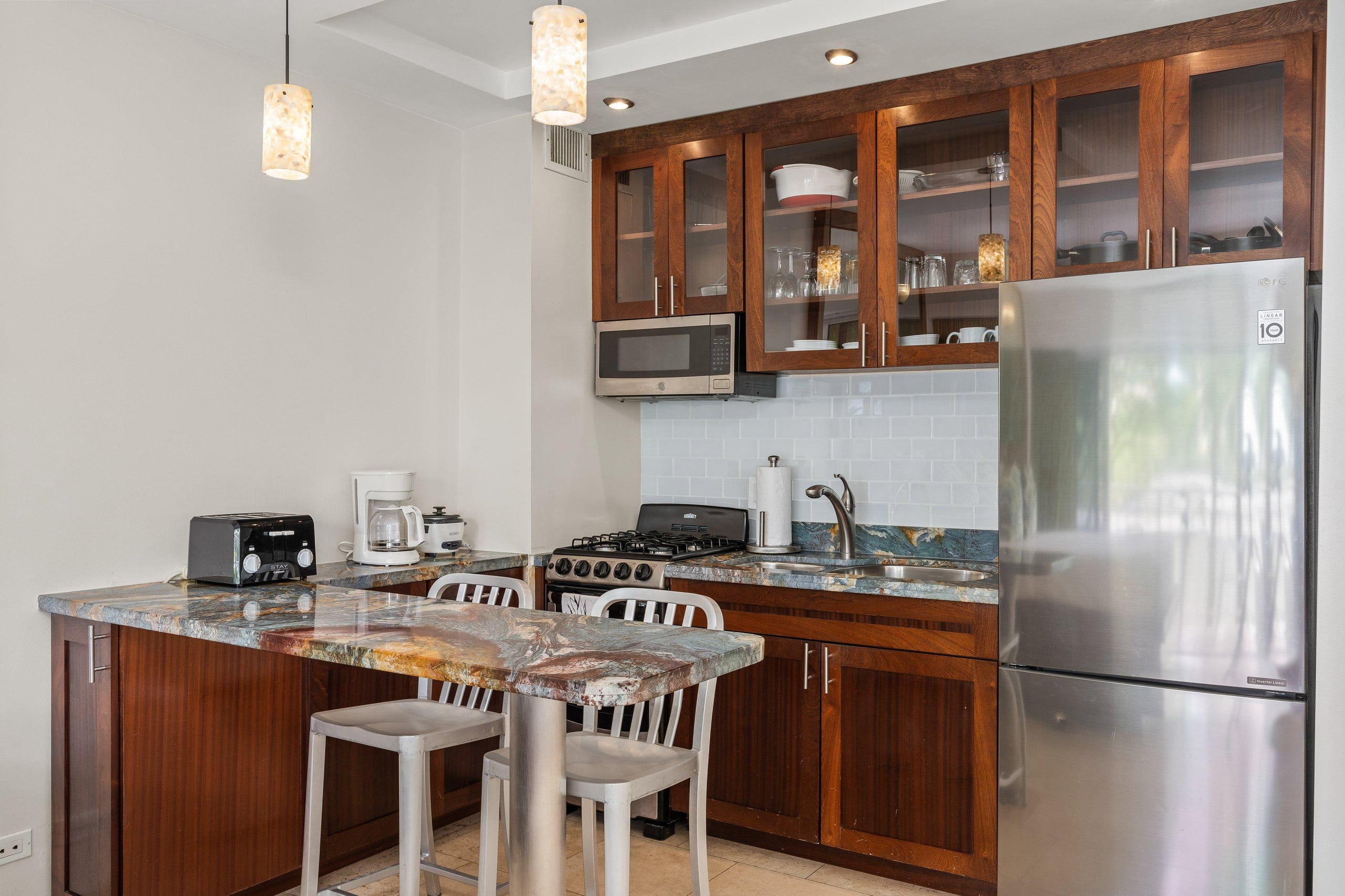 Condo in Honolulu · ★4.93 · 1 bedroom · 1 bed · 1 private bath - Image 3