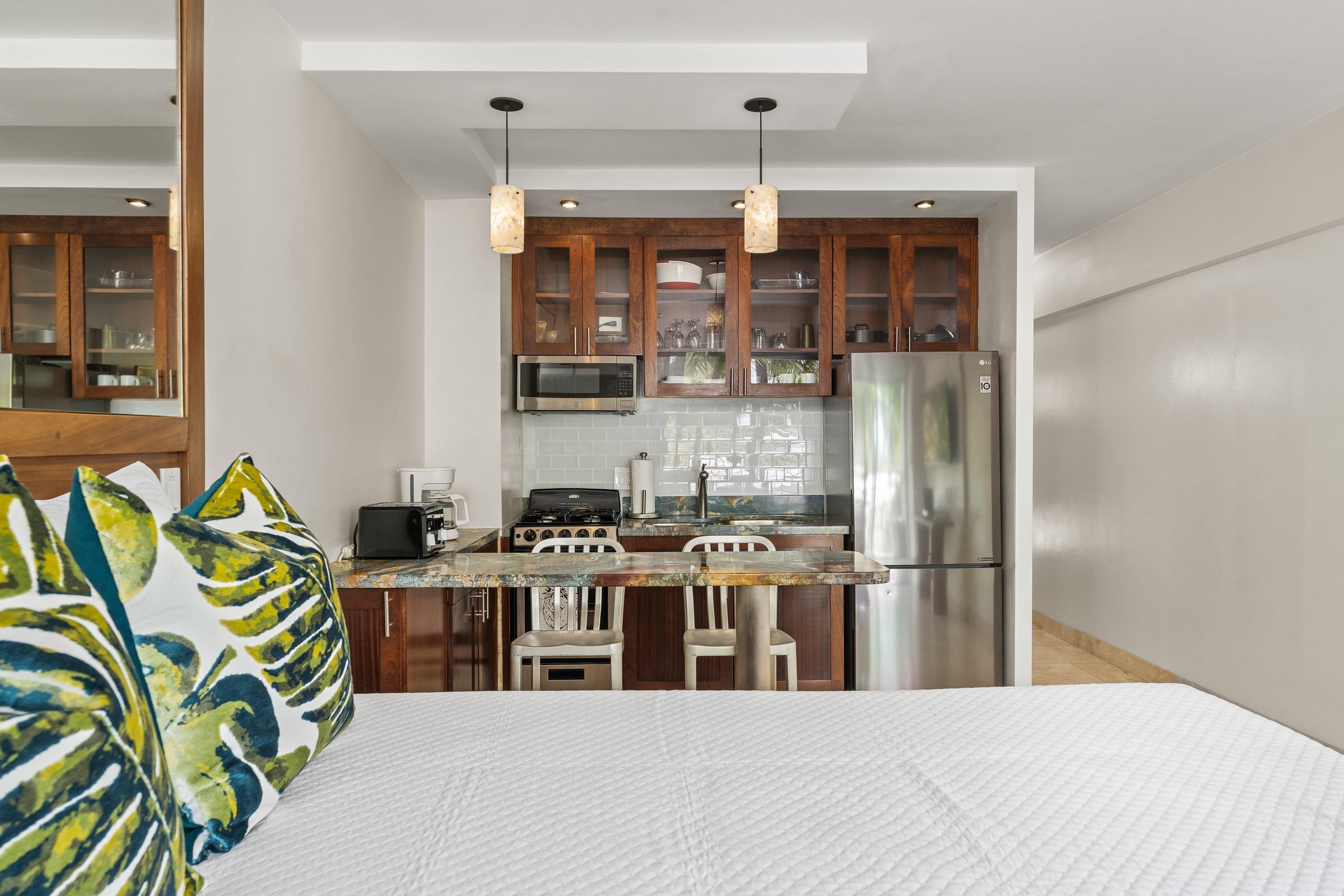 Condo in Honolulu · ★4.93 · 1 bedroom · 1 bed · 1 private bath - Image 15