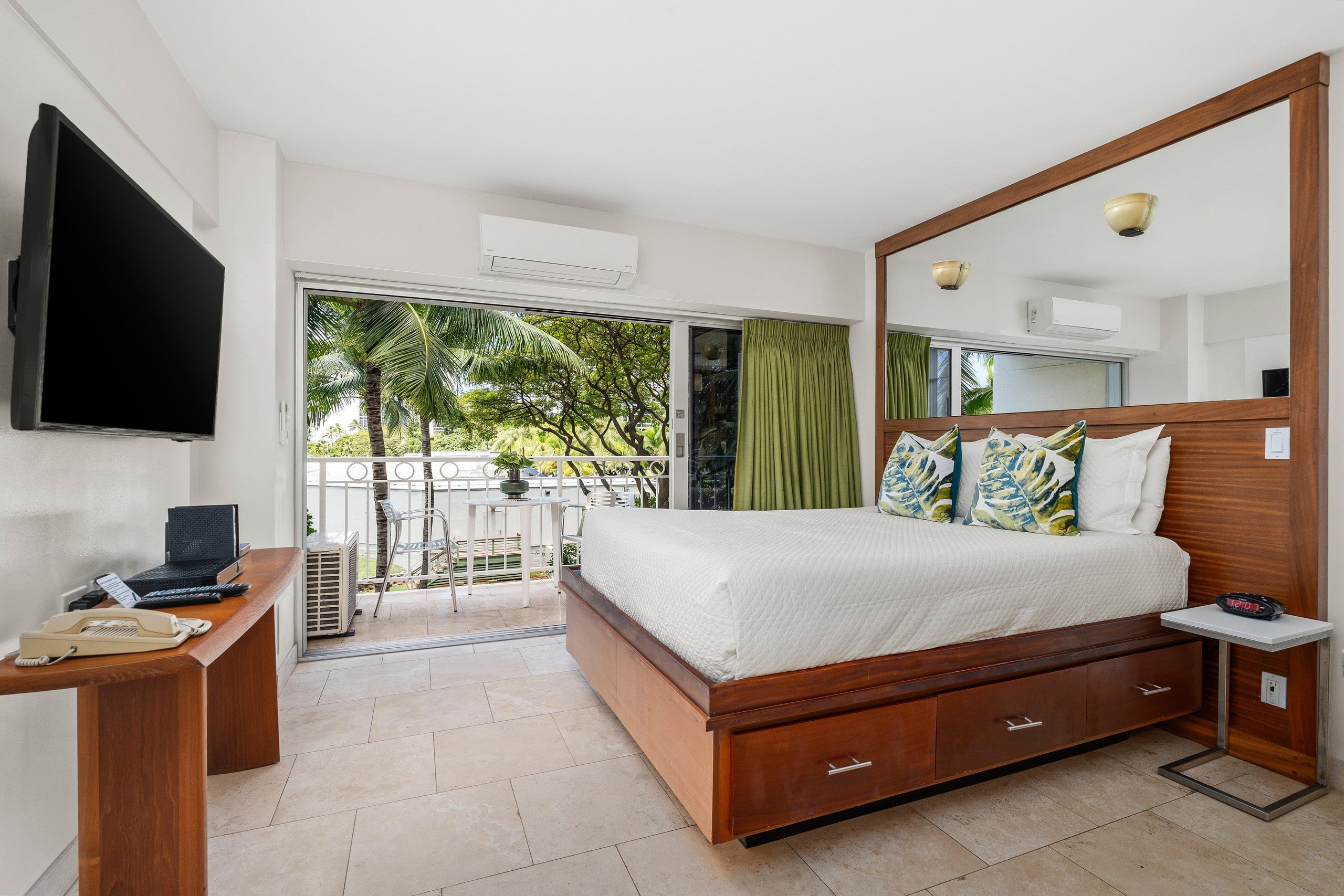 Condo in Honolulu · ★4.93 · 1 bedroom · 1 bed · 1 private bath - Image 1