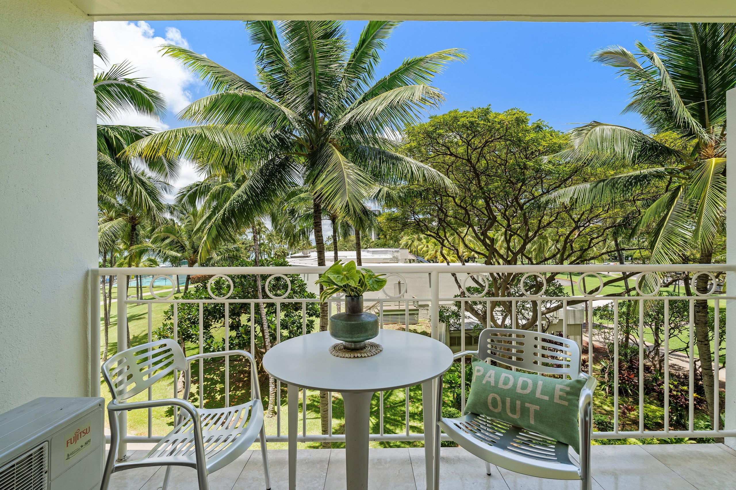 Condo in Honolulu · ★4.93 · 1 bedroom · 1 bed · 1 private bath - Image 8