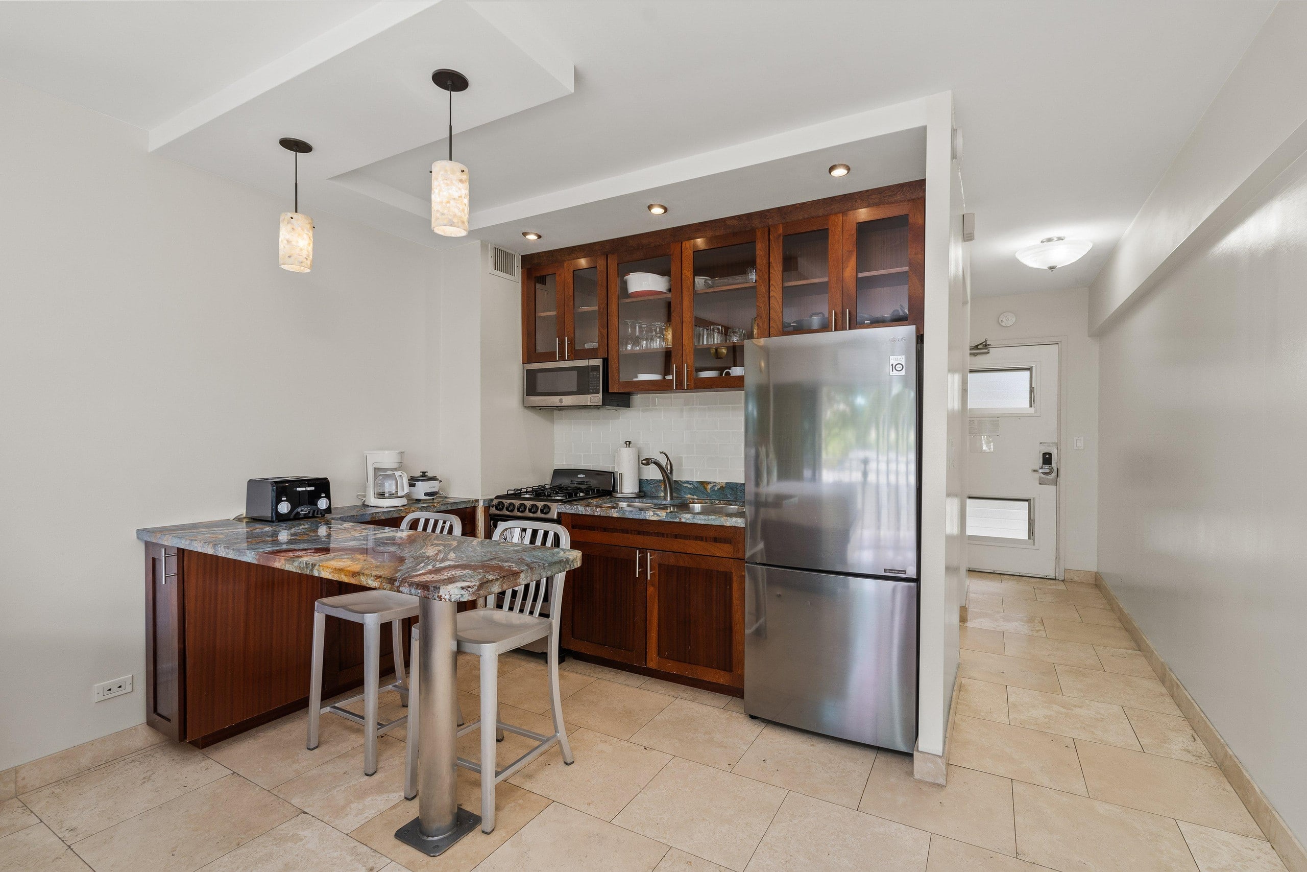 Condo in Honolulu · ★4.93 · 1 bedroom · 1 bed · 1 private bath - Image 2