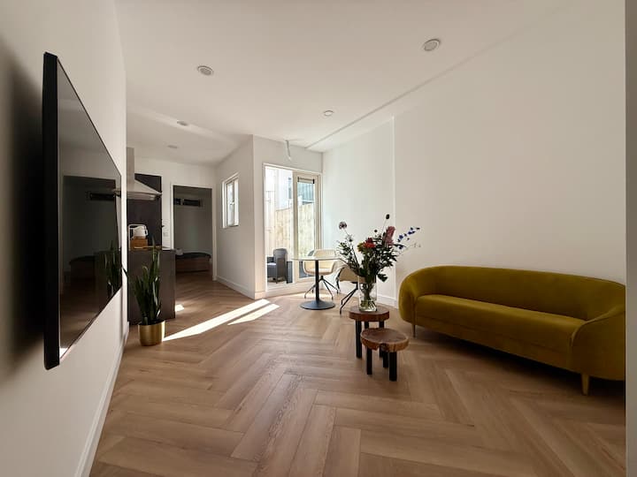 Sunrise - Ground Floor Apartment At Sunshine B&b - Nieuwegein
