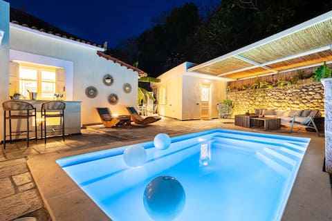 The Secret Garden - Courtyard & Private Pool Villa