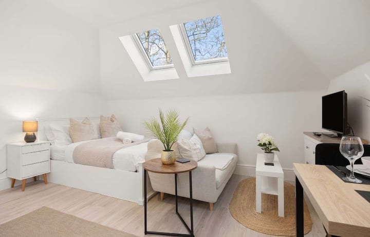 1 Bed Loft -Silverbirches By Mcf - 레드힐