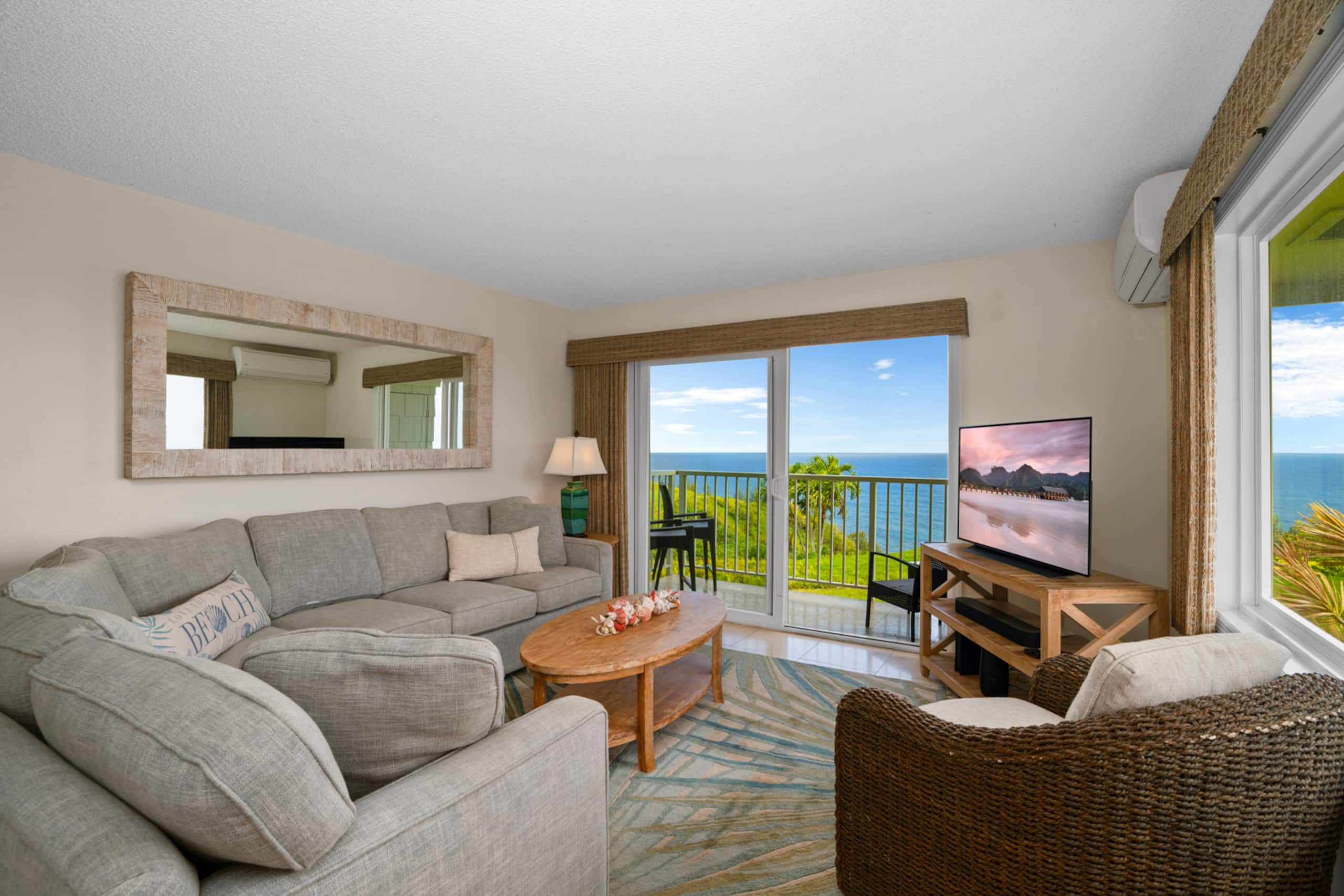 Majestic Ocean Views ~A/C ~Pool ~BBQ - Photo 17