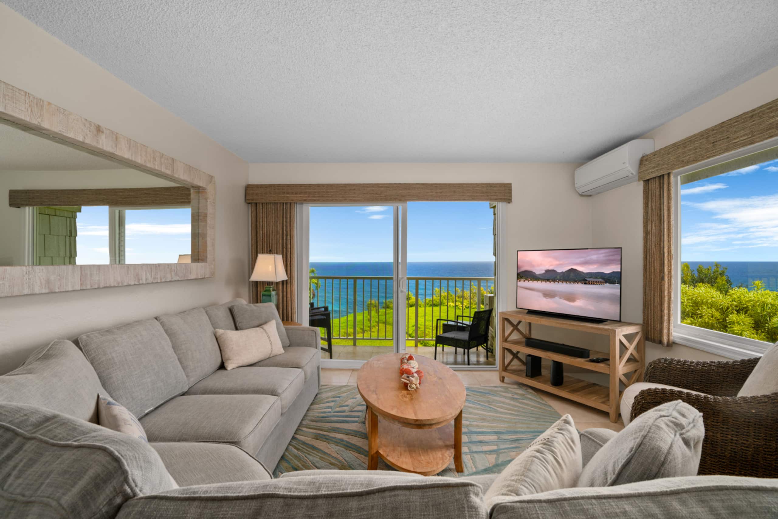 Majestic Ocean Views ~A/C ~Pool ~BBQ - Photo 8