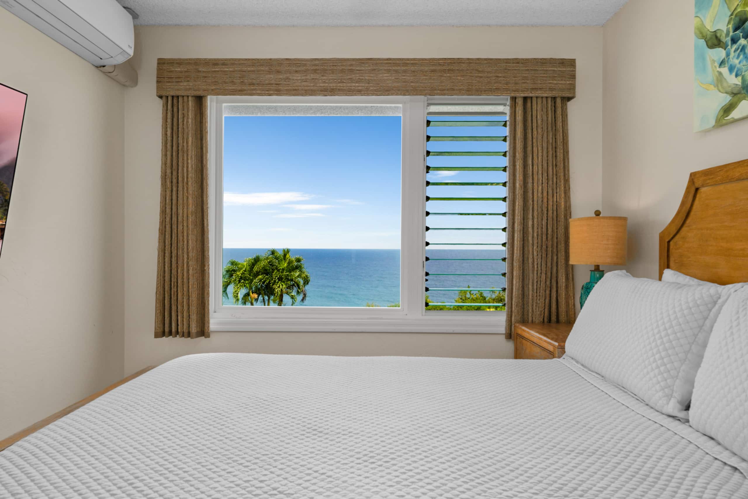 Majestic Ocean Views ~A/C ~Pool ~BBQ - Photo 14