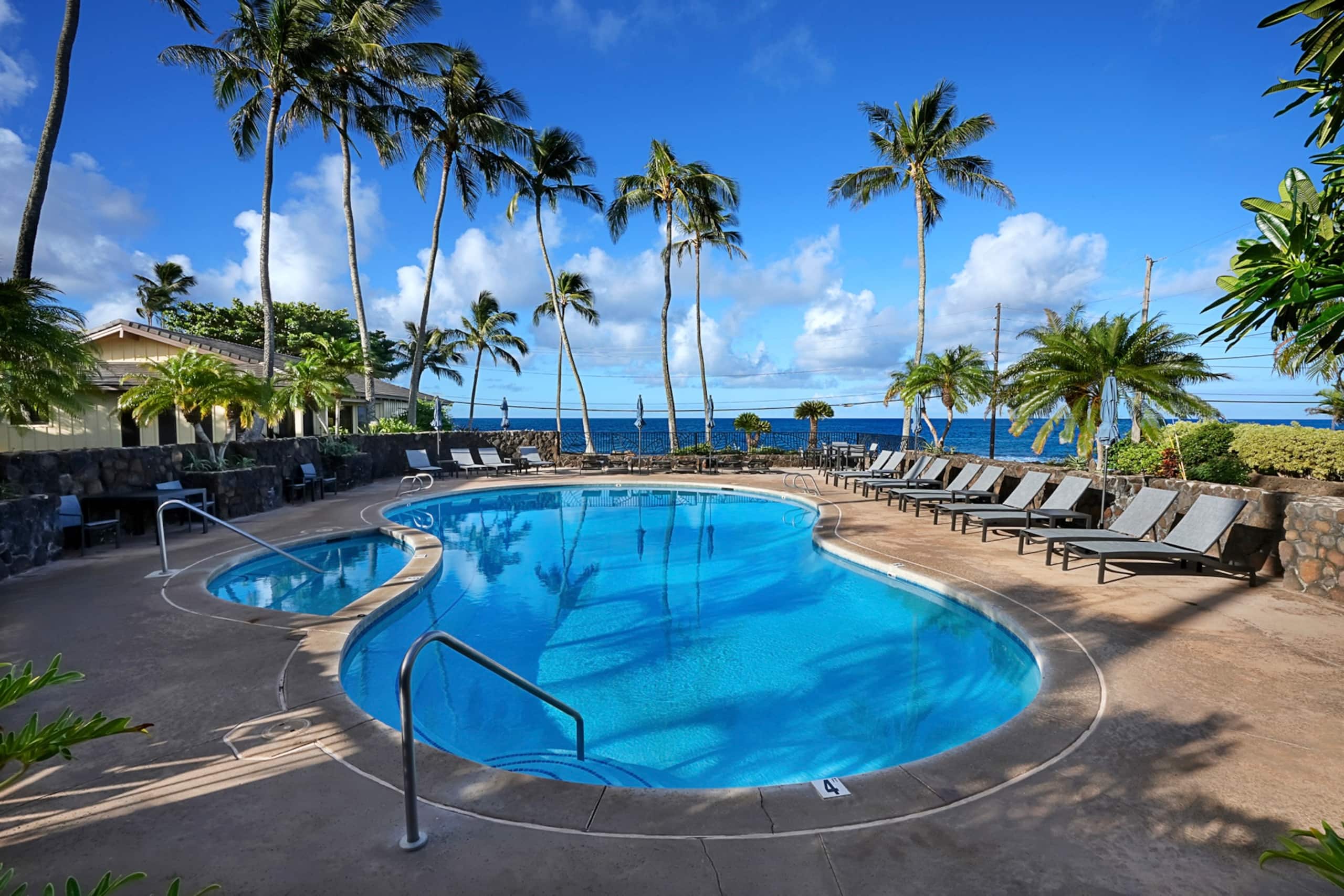 *NEW A/C* Ocean View Pool-Two Bed Steps to Beach - Image 14