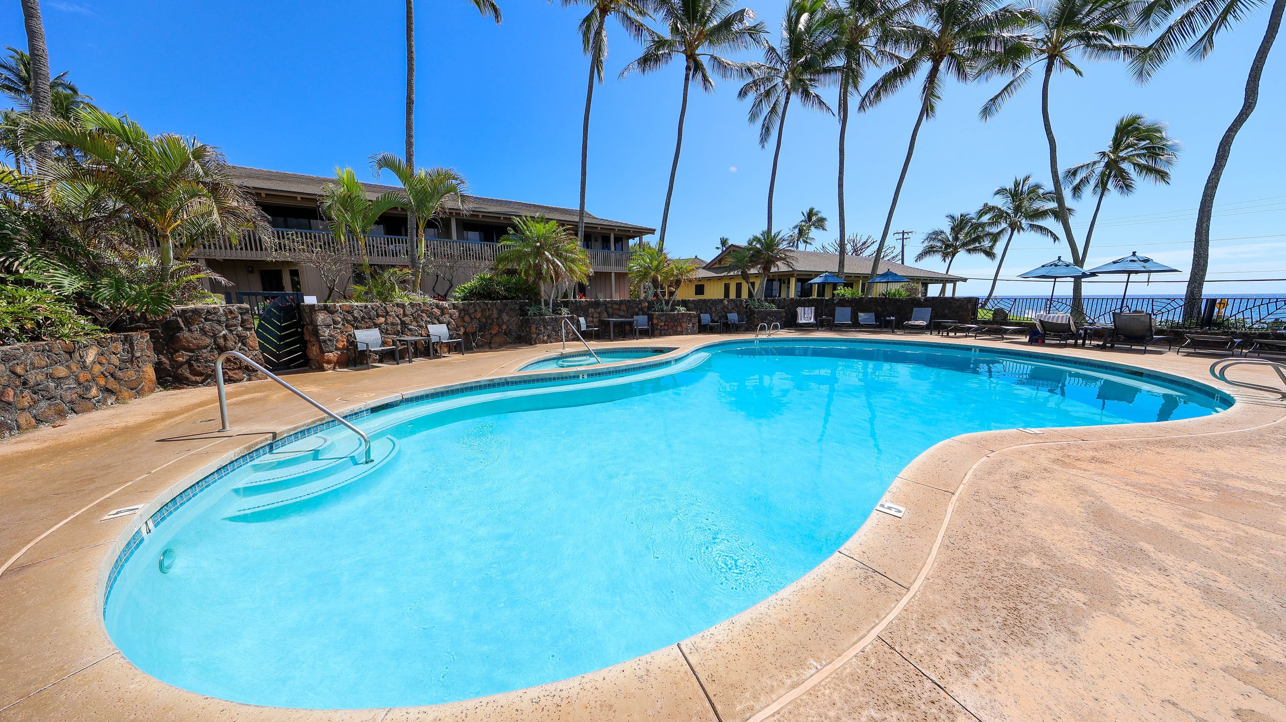 *NEW A/C* Ocean View Pool-Two Bed Steps to Beach - Image 17