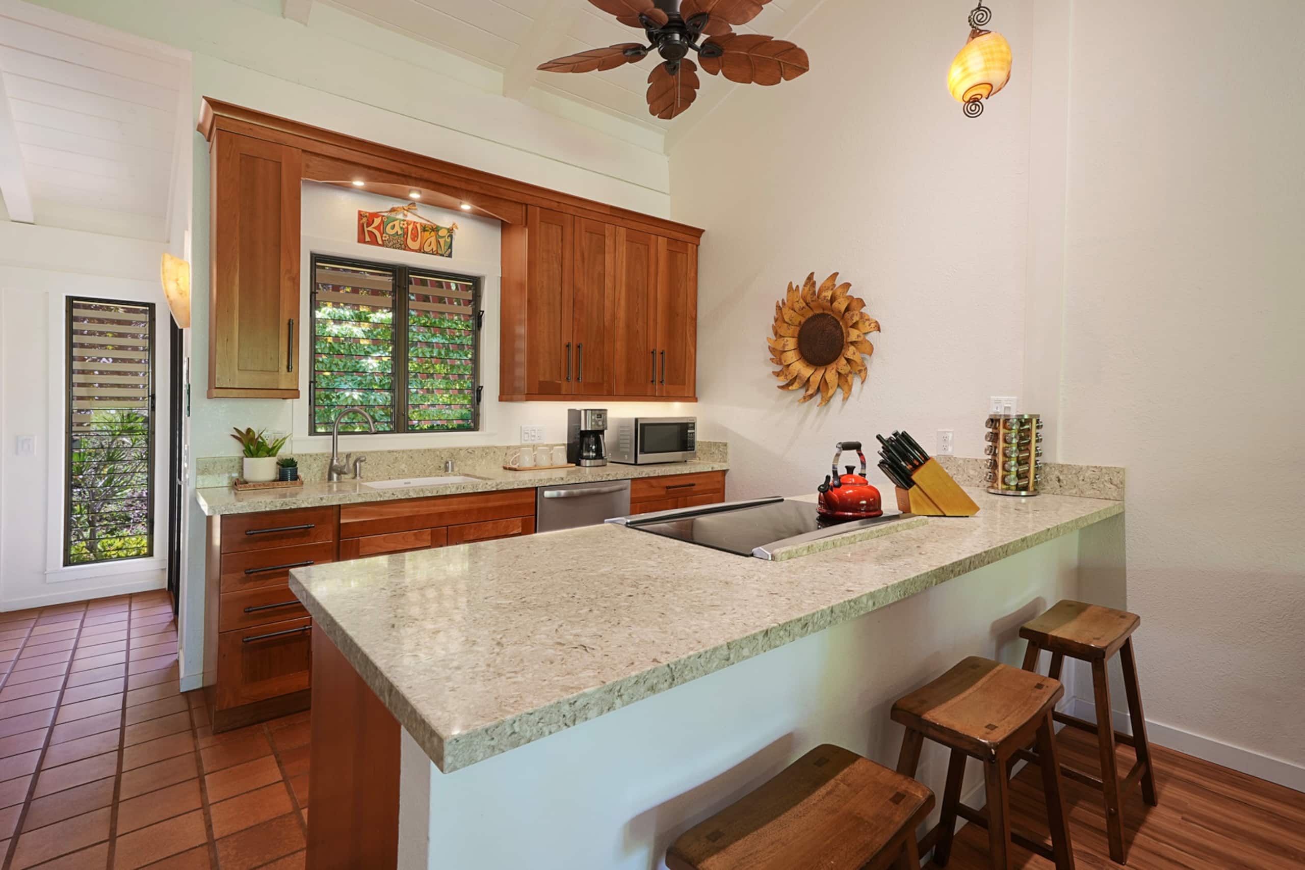 *NEW A/C* Ocean View Pool-Two Bed Steps to Beach - Image 7