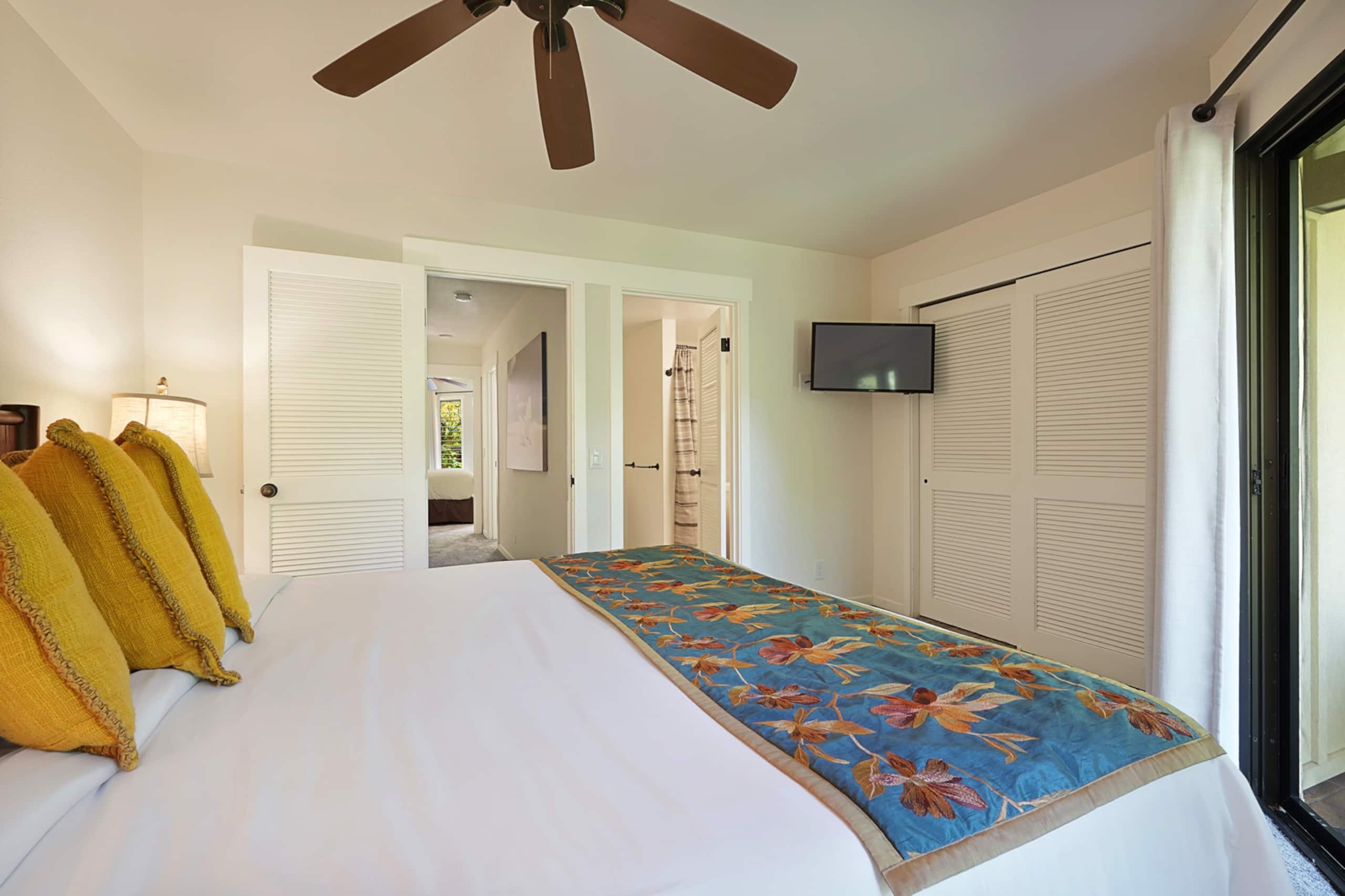 *NEW A/C* Ocean View Pool-Two Bed Steps to Beach - Image 10