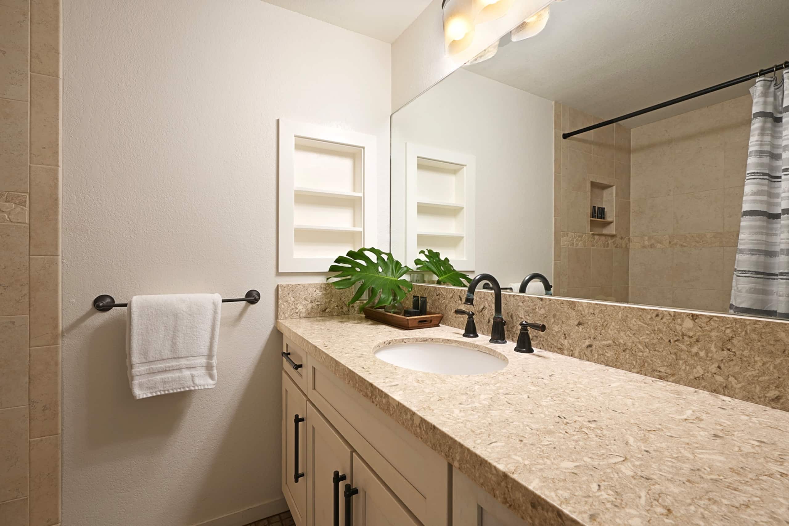 *NEW A/C* Ocean View Pool-Two Bed Steps to Beach - Image 12