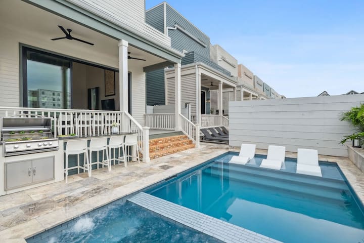 2 Designer Homes, 14 Bedrooms | Walk to St Charles