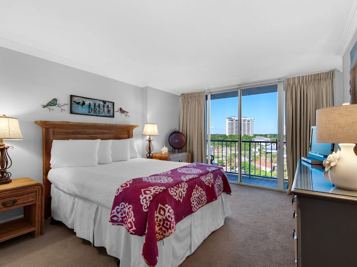 2号卧室配有标准双人床