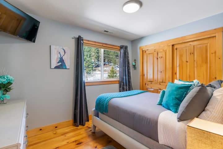 3. spálňa s manželskou posteľou a Smart TV.