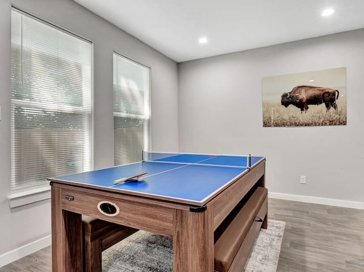 Wakeup In Waxahachie | Backyard Oasis | 1 Mi DWTN - Houses for