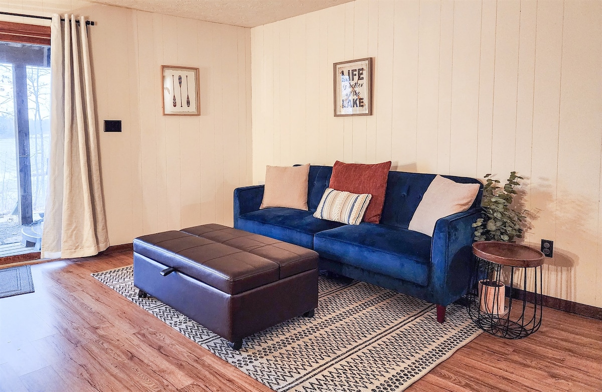 Სარდაფის REC|50" ROKU TV, გამოსაწევი ორადგილიანი, საჰაერო ჰოკეის მაგიდა