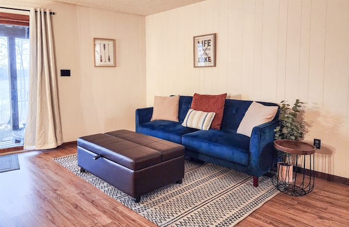 SÓTANO REC|TV ROKU de 50", sofá cama doble, mesa de hockey de aire