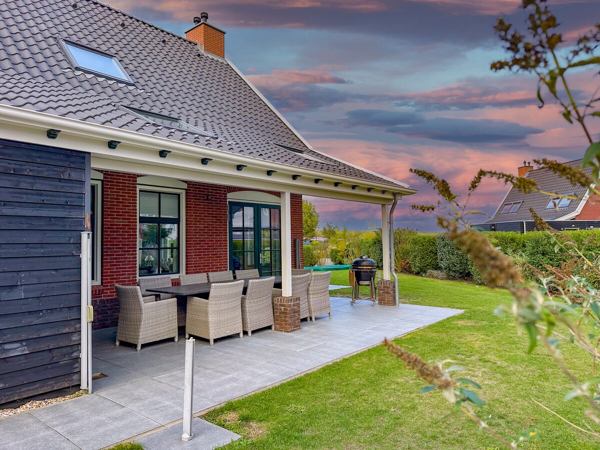 Top performing Airbnb: A villa located near the beach with a sauna in Wijk 01 Colijnsplaat