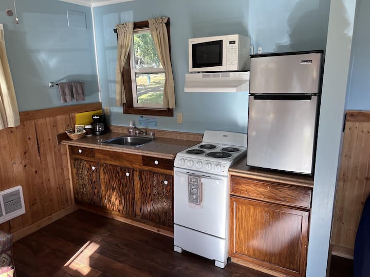 Cabin 1 Bedroom - Room 10 - Castle Rock, WA