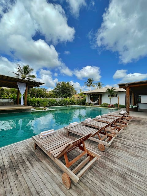 Casa Plus: 6 bedrooms for 25 people, by BemVilla