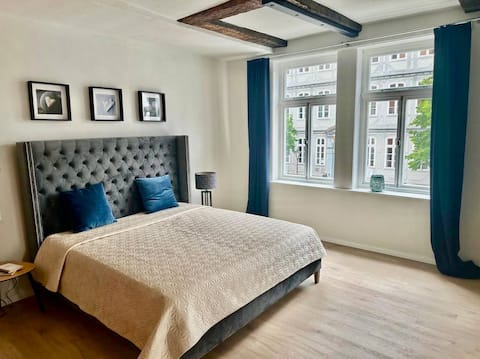 MEL&BENS Town Hall Suite | Old Town | Park option