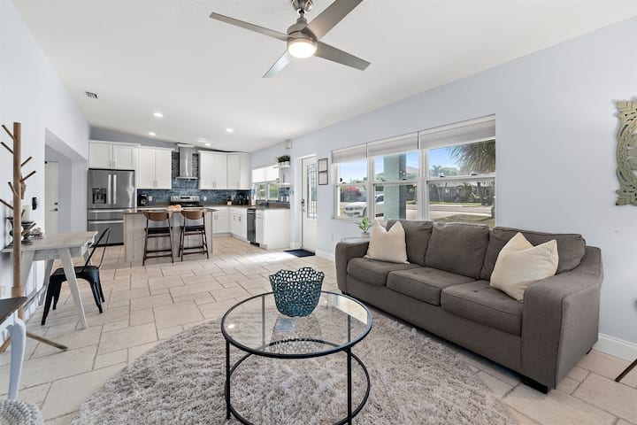 Pet-friendly Cocoa Beach Home With Heated Pool - Cocoa Beach, FL