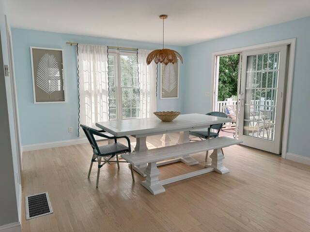 Bonnet Beach Bungalow|5bd|Deck|BBQ|Walk to Beach gallery image 4