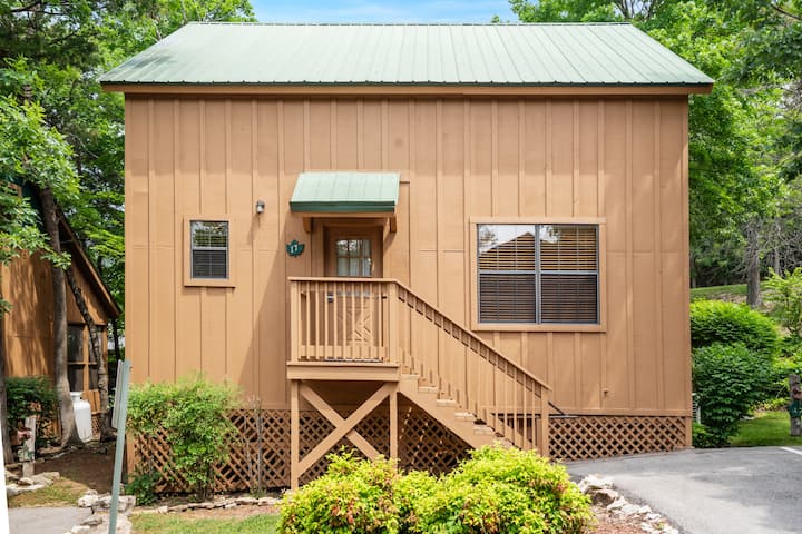 Fun Branson Cabin Near Everything - Branson, MO