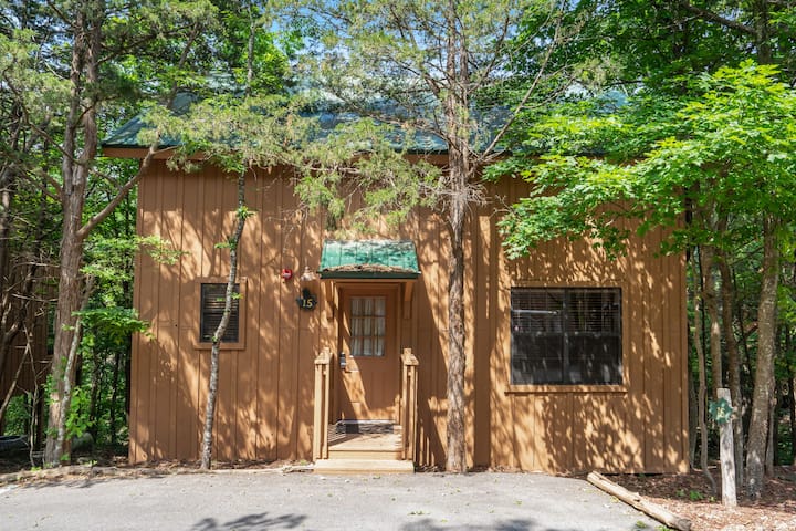 Cabin With Pool & Resort Access In Branson - Branson
