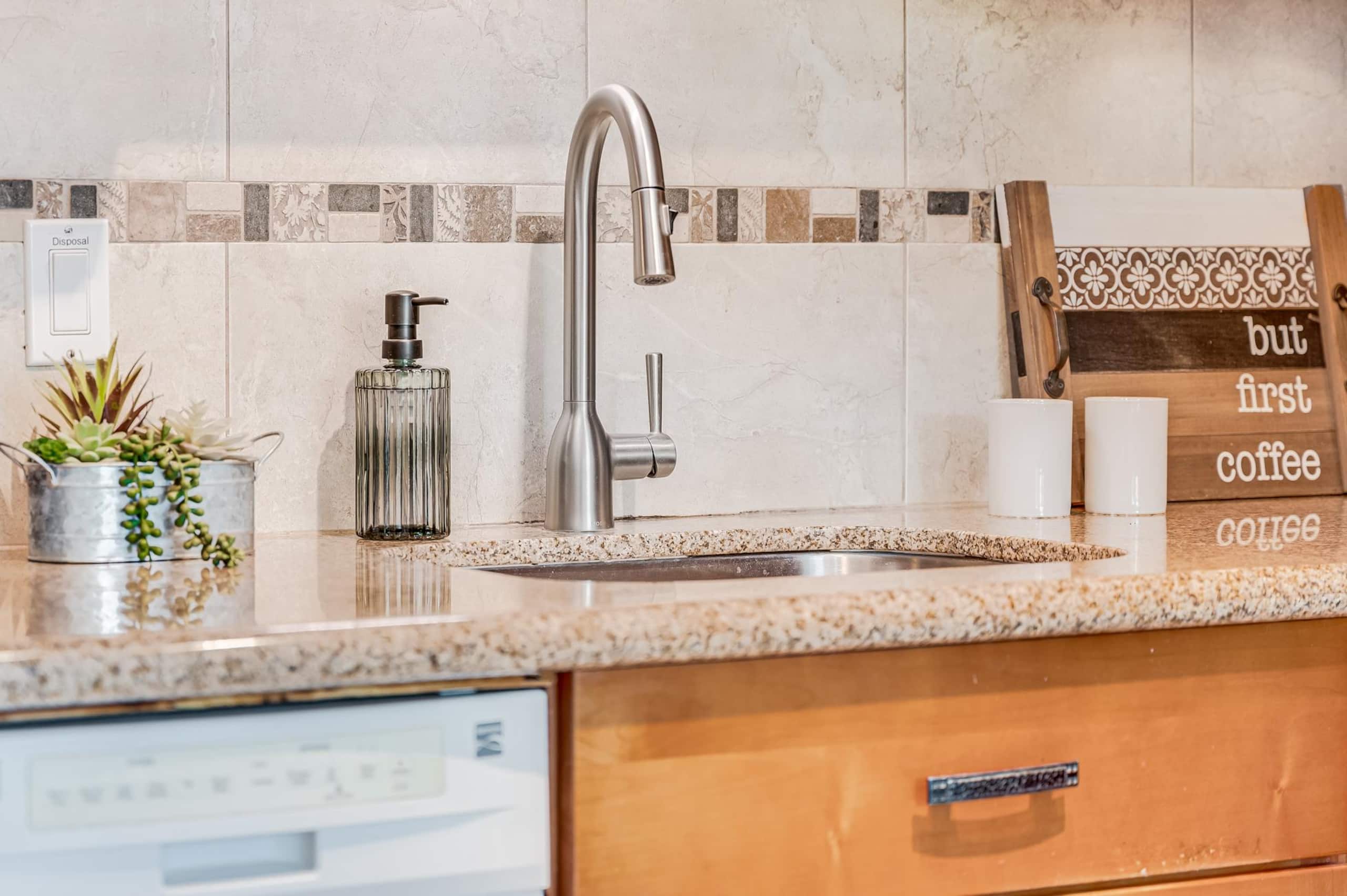Condo in Kihei · ★4.86 · 1 bedroom · 2 beds · 1 shared bath - Image 18