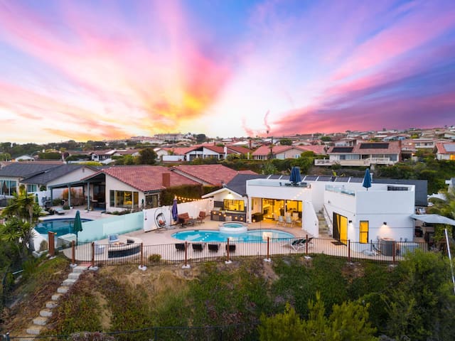 Modern Hilltop Escape I Pool, Rooftop, Ocean View