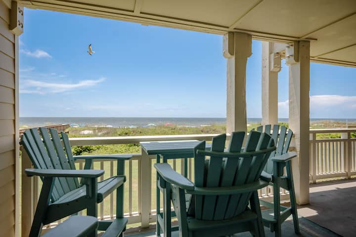 Southern Beauty: Oceanfront Condo With Community - Oak Island, NC