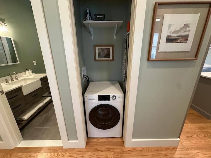 Brand New! 2 Bed W/ Private Deck - Easton's Beach, RI