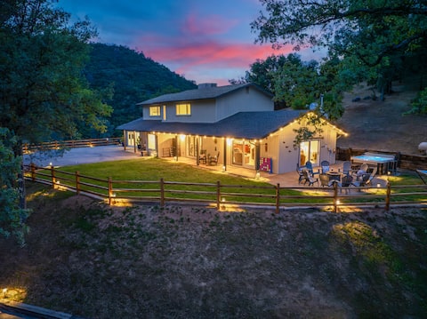Top Airbnb: Rivertop Hideaway with awesome views/spa/privacy! in Ahwahnee