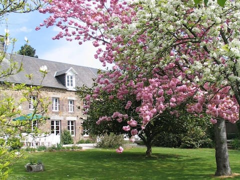 La Longère 1750 30pers Hambye pool large garden