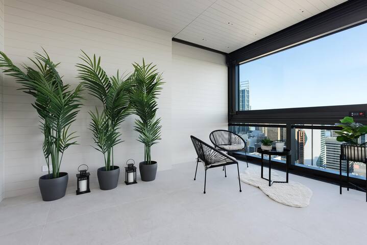 Luxury Perth Hub | Walk to RAC Arena & City gallery image 3