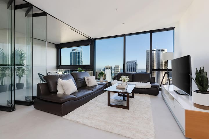 Luxury Perth Hub | Walk to RAC Arena & City gallery image 2