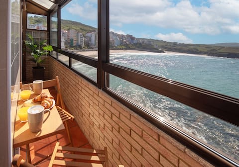 Ag Piso Caldeirón Malpica, beachfront